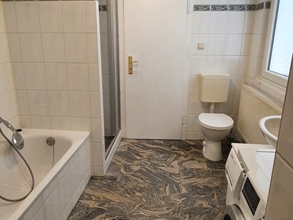 Monteurwohnung - Badezimmer: Gemeinschaftsbad - Badezimmer - McGoodnight - Monteurwohnung Nähe Dresden, bis zu 10 Pers., ab 13,95€/p.P.