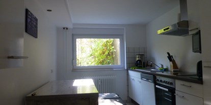 Monteurwohnung - PLZ 60528 (Deutschland) - Küche mit Esstisch - Gästezimmer Auszeit