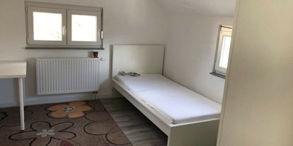 Monteurwohnung - Balkon - Stuttgart - Einzelbett - Zimmer in Leonberg 