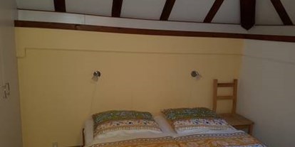 Monteurwohnung - Badezimmer: eigenes Bad - Hessen - unteres Schlafzimmer mit Doppelbett - Ferienhaus Tindy am Silbersee