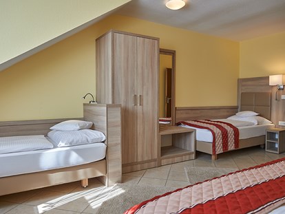 Monteurwohnung - Badezimmer: eigenes Bad - Nürnberg - Vierbettzimmer mit Bad ohne Küche. - Hotel Wendelstein GmbH