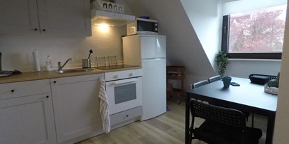 Monteurwohnung - Küche: eigene Küche - Düsseldorf - Küche und Essplatz - Monteurswohnung TAKAppartement Dormagen DG