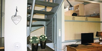 Monteurwohnung - Art der Unterkunft: Gästehaus - Hessen - Treppenhaus, Kamin - F-Haus für 1-6 Monteure im Seepark Kirchheim