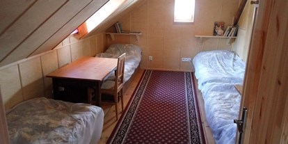 Monteurwohnung - Kühlschrank - Tschechien - Schlafzimmer im Dachgeschoss mit 4 Einzelbetten - Stahlavy