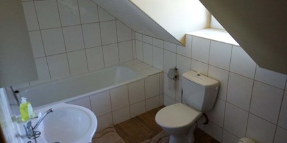 Monteurwohnung - Hund erlaubt - Tschechien - Bad mit Badewanne und WC - Stahlavy