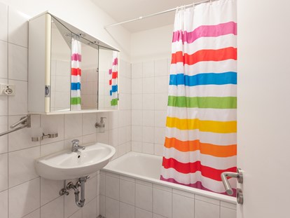 Monteurwohnung - Badezimmer: Gemeinschaftsbad - Deutschland - Badezimmer - Kleeblatt