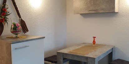 Monteurwohnung - WLAN - Bremen - Küche mit Esstisch - Wilseder Berg Wohnungen