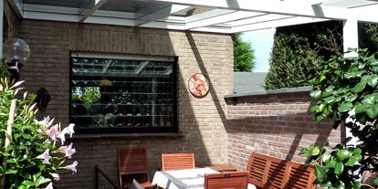 Monteurwohnung - Küche: eigene Küche - Düsseldorf - Außenterrassse vom Apartment aus zu begehen - Gästehaus Hegger