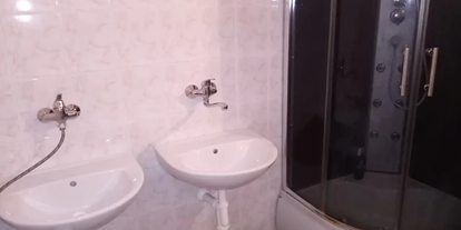 Monteurwohnung - Zimmertyp: Mehrbettzimmer - Tschechien - Bad mit Dusche und WC - Apartmán 3 Schlafzimmer by Lukas Cold