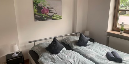 Monteurwohnung - Zimmertyp: Doppelzimmer - Hessen Süd - Großes Schlafzimmer Bild 2 - Ferienwohnung Altendiez