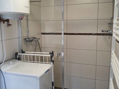 Monteurwohnung - Badezimmer: eigenes Bad - Badezimmer Gästehaus 4 - Ferienhaus- und Zimmervermietung Petra Hähnel