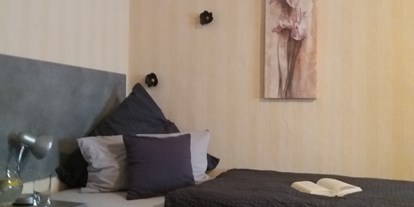 Monteurwohnung - Art der Unterkunft: Ferienwohnung - Niedersachsen - Doppelzimmer mit 2 Einzelbetten zum Doppelbett zusammenstellen möglich - Gästehaus Eggers 