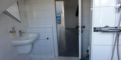 Monteurwohnung - Badezimmer: eigenes Bad - Karlsruhe - Ferienwohnung Pia