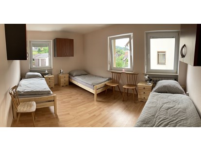 Monteurwohnung - Neunkirchen am Brand - Schlafzimmer - Franz Berg Apartments