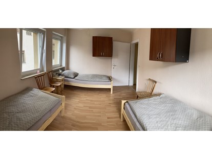 Monteurwohnung - Neunkirchen am Brand - Schlafzimmer - Franz Berg Apartments