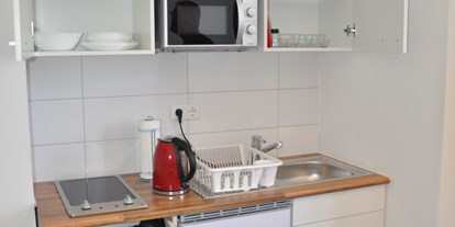Monteurwohnung - Küche: eigene Küche - Hamburg - Hamburg- Neuenfelde. Einfamilienhaus mit 2 Monteurswohnungen geeignet für 5 bis 30 Personen an Firma