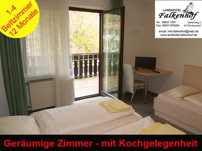 Monteurwohnung - Bayern - Unsere Zimmer werden täglich gereinigt. Handtücher, Bettwäsche und Badreinigung im Preis inbegriffen. - Landhotel Falkenhof