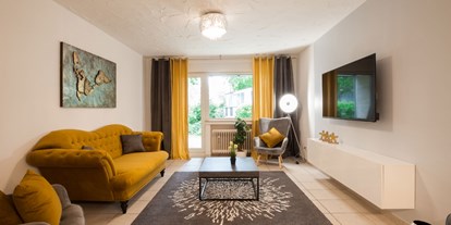 Monteurwohnung - Köln, Bonn, Eifel ... - Wohnbeispiel - geschmackvoll und modern eingerichtetes Wohnzimmer - Apartment Bergheim