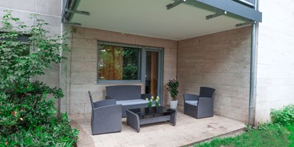 Monteurwohnung - Frechen - Terrasse zum Entspannen mit Gartenmöbeln - Apartment Bergheim
