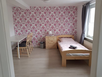 Monteurwohnung - Einzelbetten - Hessen - Monteurzimmer Knüll Sonne bis zu 20 Personen, also speak polish