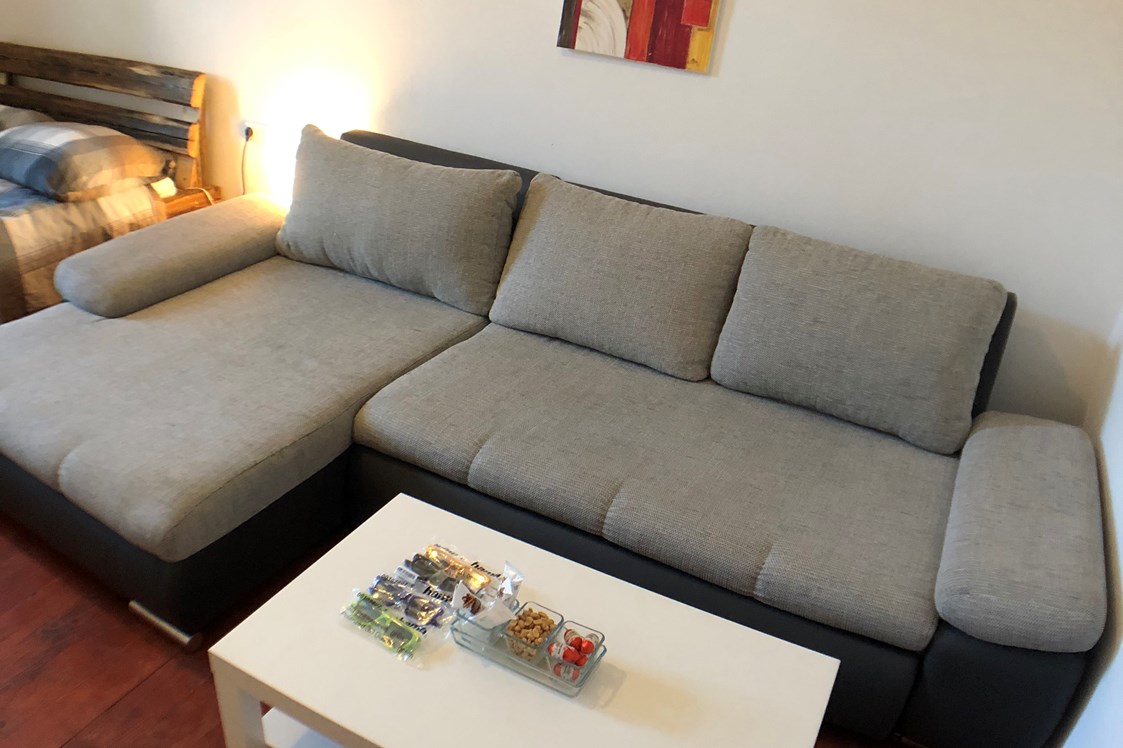 Monteurzimmer: Couch der Monteurunterkunft in Graz. - Monteurzimmer/Monteurwohnung in Graz