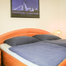 Monteurzimmer: Schlafzimmer 
entweder Doppelbett oder man kann das Bett trennen - Ferienwohnung Klenk 3