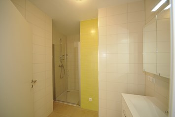 Monteurzimmer: Monteurzimmer Linz - Badezimmer - 90+ Monteurzimmer in Linz, Einzelbetten, Parkplätze, WIFI, Küchen