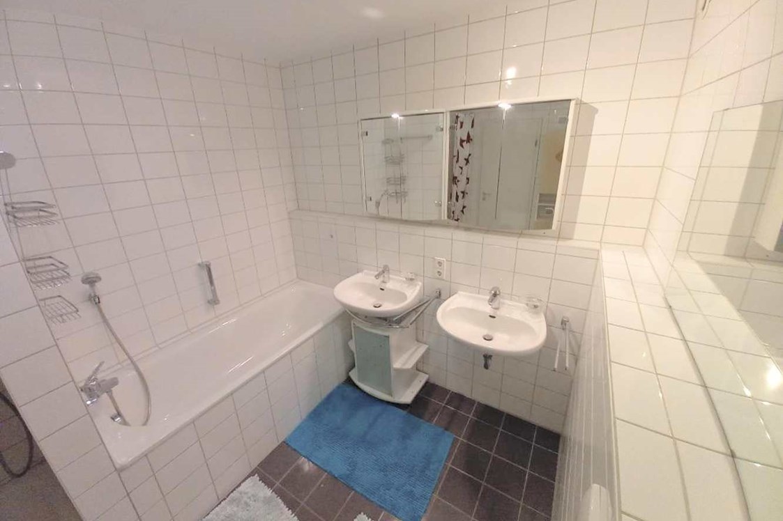Monteurzimmer: Badezimmer, HomeRent Unterkunft in Ostfildern - HomeRent in Ostfildern, Wendlingen, Köngen, Altbach