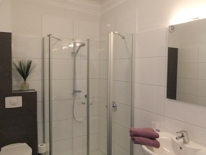 Monteurwohnung - Badezimmer: Gemeinschaftsbad - Wardenburg - Köhncke´s Hotel KG