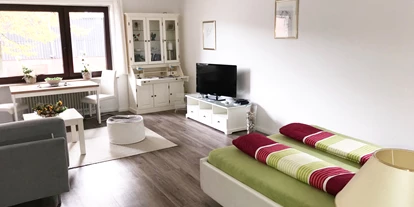 Monteurwohnung - Zimmertyp: Doppelzimmer - PLZ 23701 (Deutschland) - Wohn- und Schlafbereich
Schlafgelegenheit für max. 3 Personen.
Couch=Schlafcouch - Apartment Lara Bad Schwartau