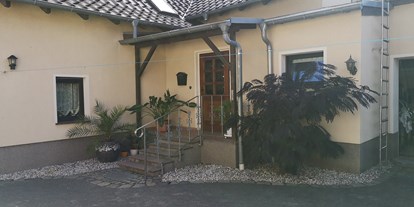 Monteurwohnung - Badezimmer: Gemeinschaftsbad - Zschepplin - Eingang zur Pension - Pension Mohnicke