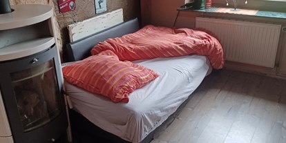 Monteurwohnung - Art der Unterkunft: Gästehaus - dachwohnung
gosses Zimmer 40 qm 
2 Bett 1.9 m mal 1 Meter - Reinhard Hemme