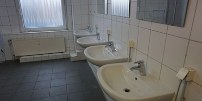Monteurwohnung - Zimmertyp: Doppelzimmer - Elbe - Waschbereich - Pension Salzgitter
