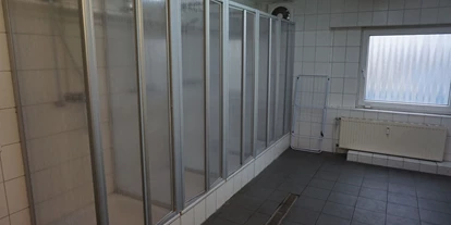 Monteurwohnung - Badezimmer: Gemeinschaftsbad - PLZ 38226 (Deutschland) - Duschen  - Pension Salzgitter