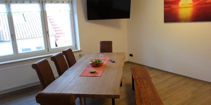 Monteurwohnung - Küche: Gemeinschaftsküche - Coburg - Gemeinschaftsraum mit TV - Vermietung-LIF