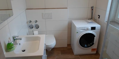 Monteurwohnung - Küche: eigene Küche - Coburg - Bad mit Wasch- Trockner - Vermietung-LIF