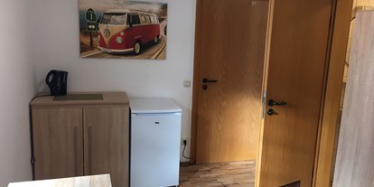 Monteurwohnung - Kühlschrank - Emmingen-Liptingen - Stilvoll eingerichtetes Einzelzimmer  - Restaurant Engel Tuttlingen Einzelzimmer und 5-7 Personen 100qm Wohnung