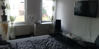 Monteurwohnung - Zimmertyp: Doppelzimmer - Trennewurth - Grosser Flachbildschirm. - "Zur Fähre"