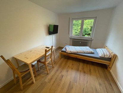 Monteurwohnung - Kühlschrank - Wallersdorf (Dingolfing-Landau) - YES Apartments