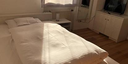Monteurwohnung - Einzelbetten - Wörth am Main - Schlafzimmer 2
 - Gästehaus Leidersbach bei Aschaffenburg