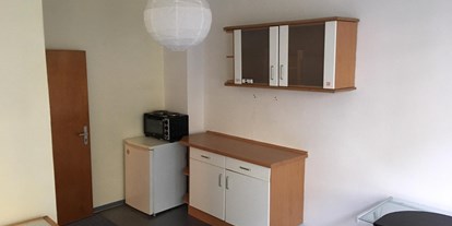 Monteurwohnung - Bettwäsche: keine Bettwäsche - PLZ 13403 (Deutschland) - 1 schönes Zimmer mit Kochmöglichkeit und großem Badezimmer! Separater Eingang!
