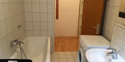 Monteurwohnung - Bettwäsche: keine Bettwäsche - PLZ 10779 (Deutschland) - 1 schönes Zimmer mit Kochmöglichkeit und großem Badezimmer! Separater Eingang!