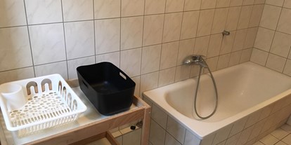 Monteurwohnung - Bettwäsche: keine Bettwäsche - PLZ 12247 (Deutschland) - 1 schönes Zimmer mit Kochmöglichkeit und großem Badezimmer! Separater Eingang!