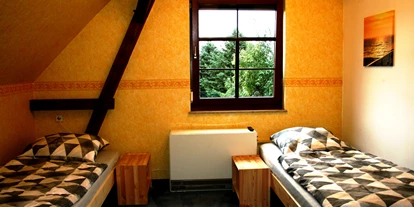 Monteurwohnung - Zimmertyp: Mehrbettzimmer - Doppelzimmer mit Fernsehen und Schreibtisch - Preiswerte Monteurzimmer Nähe Meißen, Riesa und Großenhain