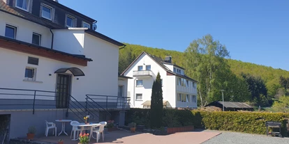 Monteurwohnung - Einzelbetten - Sulzbach (Main-Taunus-Kreis) - eigene Parkplätze mit Videoüberwachung,
Grill Möglichkeit - FeWo "Taunusgast"