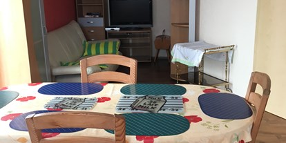 Monteurwohnung - Einzelbetten - Sommerkahl - Wohn-/Essbereich mit TV/Sat
Wlan - Unterkunft Freigericht 