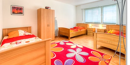 Monteurwohnung - Kühlschrank - PLZ 50678 (Deutschland) - Schlafzimmer 1 - Apartment 3, vollausgestattete Wohnung für 4 - 6 Personen