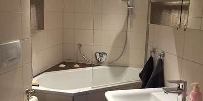 Monteurwohnung - Bettwäsche: Bettwäsche gegen Gebühr - PLZ 01326 (Deutschland) - Badezimmer - Ruhige Lage, mitten im Grünen