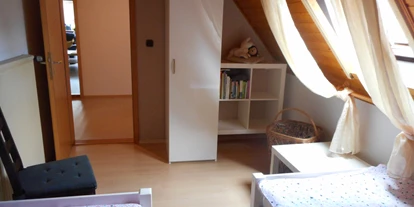 Monteurwohnung - Einzelbetten - Wassertrüdingen - Schlafzimmer mit 2 getrennten Betten - Ferienwohnung für Monteure/Arbeiter Weidhausser Gunzenhausen