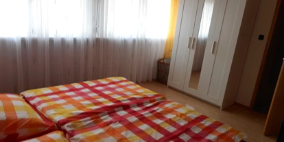 Monteurwohnung - Einzelbetten - Wassertrüdingen - Schlafzimmer mit Doppelbett - Ferienwohnung für Monteure/Arbeiter Weidhausser Gunzenhausen